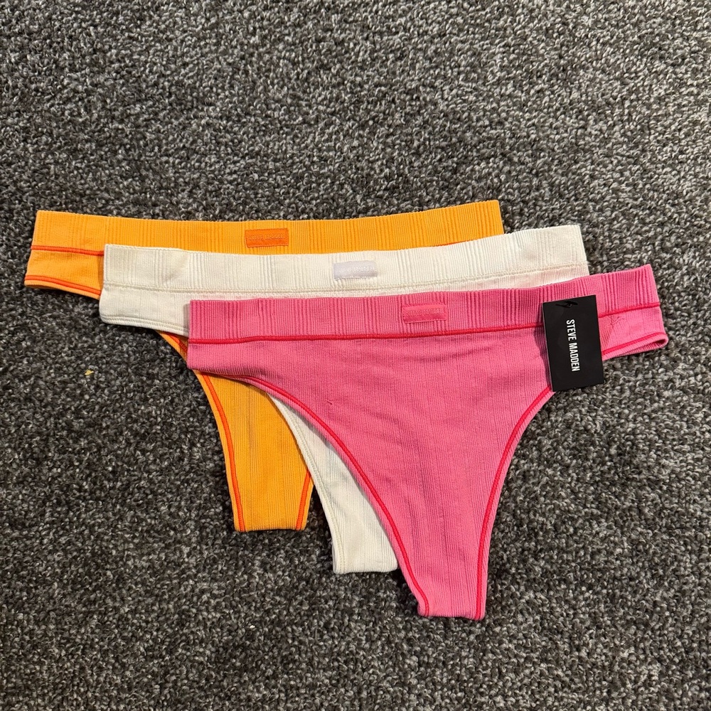 NWT βοΈ Steve Madden Thongs - Picture 2 of 8